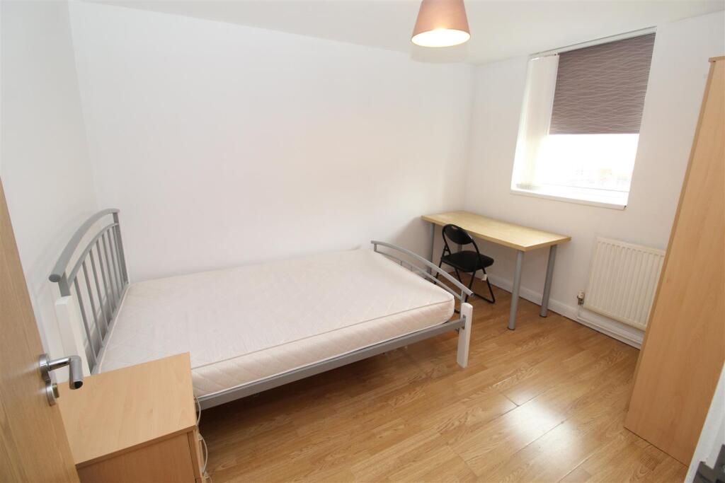 Flat Inverness Place in Cardiff