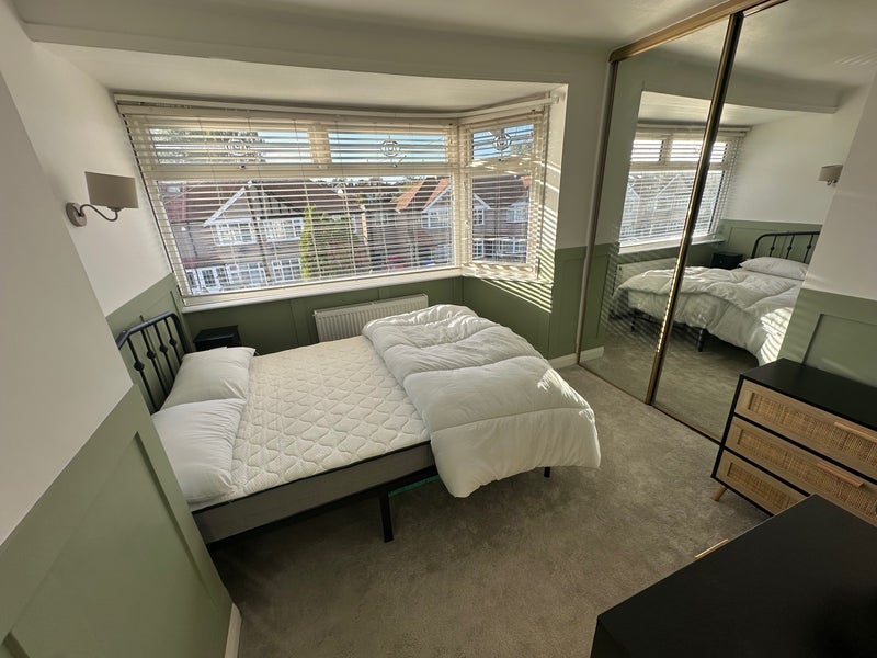 Room Howard Avenue in Greater London