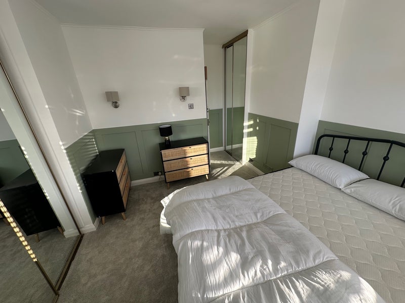 Room Howard Avenue in Greater London