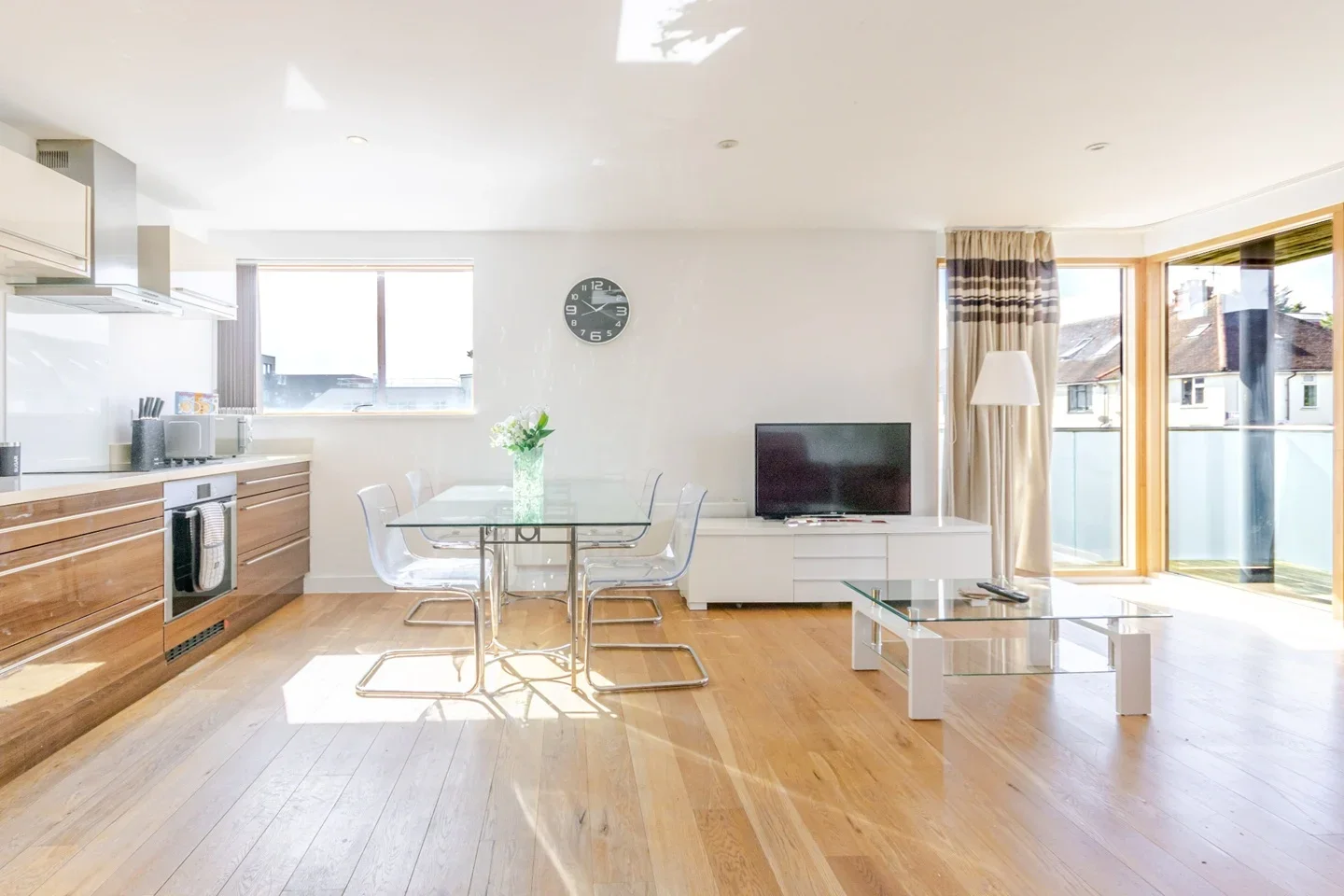 Flat Westholme Gardens in Greater London