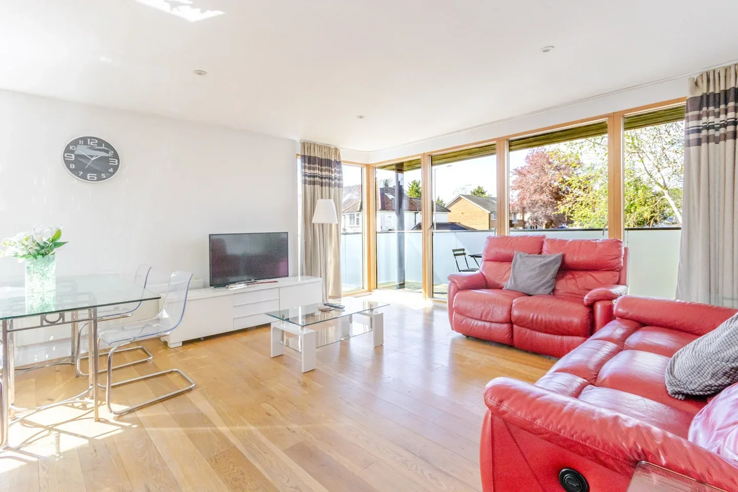 Flat Westholme Gardens in Greater London