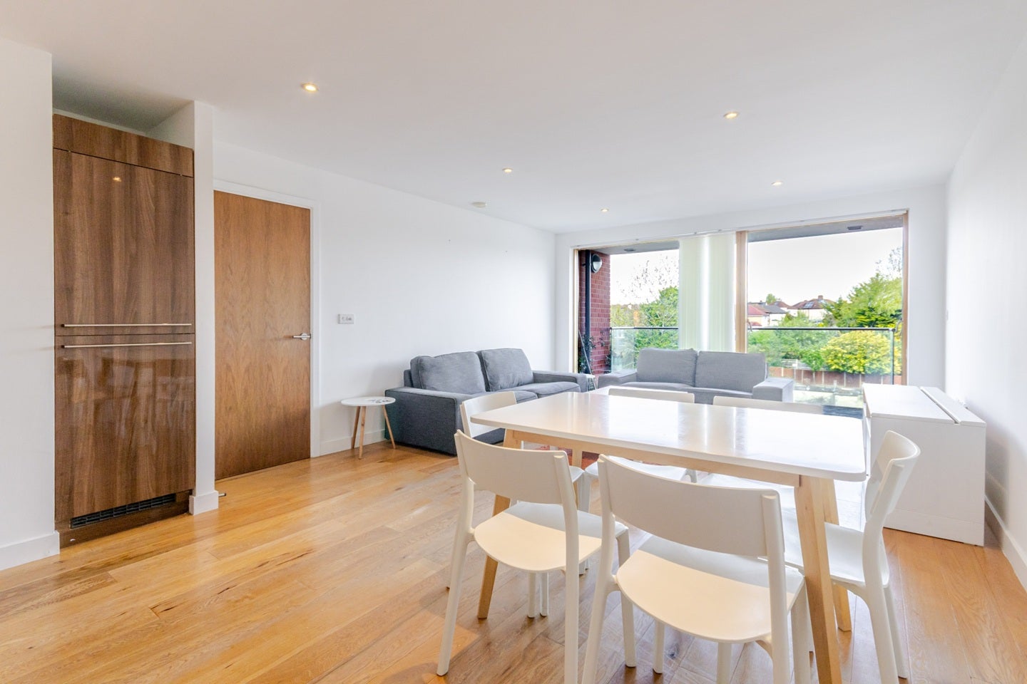 Flat Westholme Gardens in Greater London