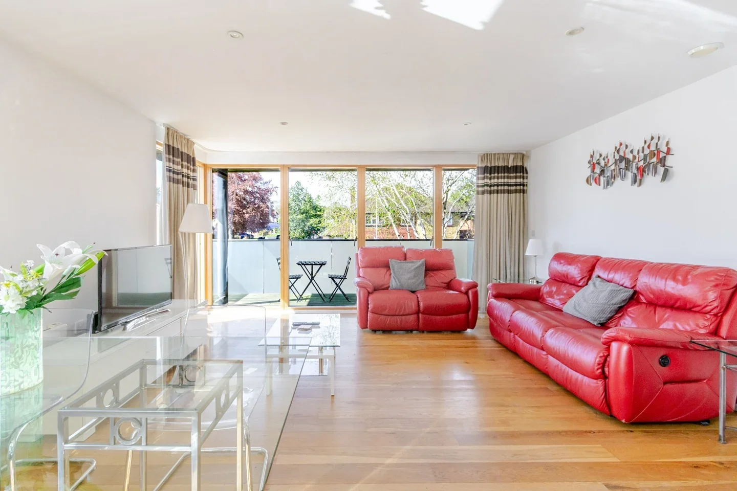 Flat Westholme Gardens in Greater London