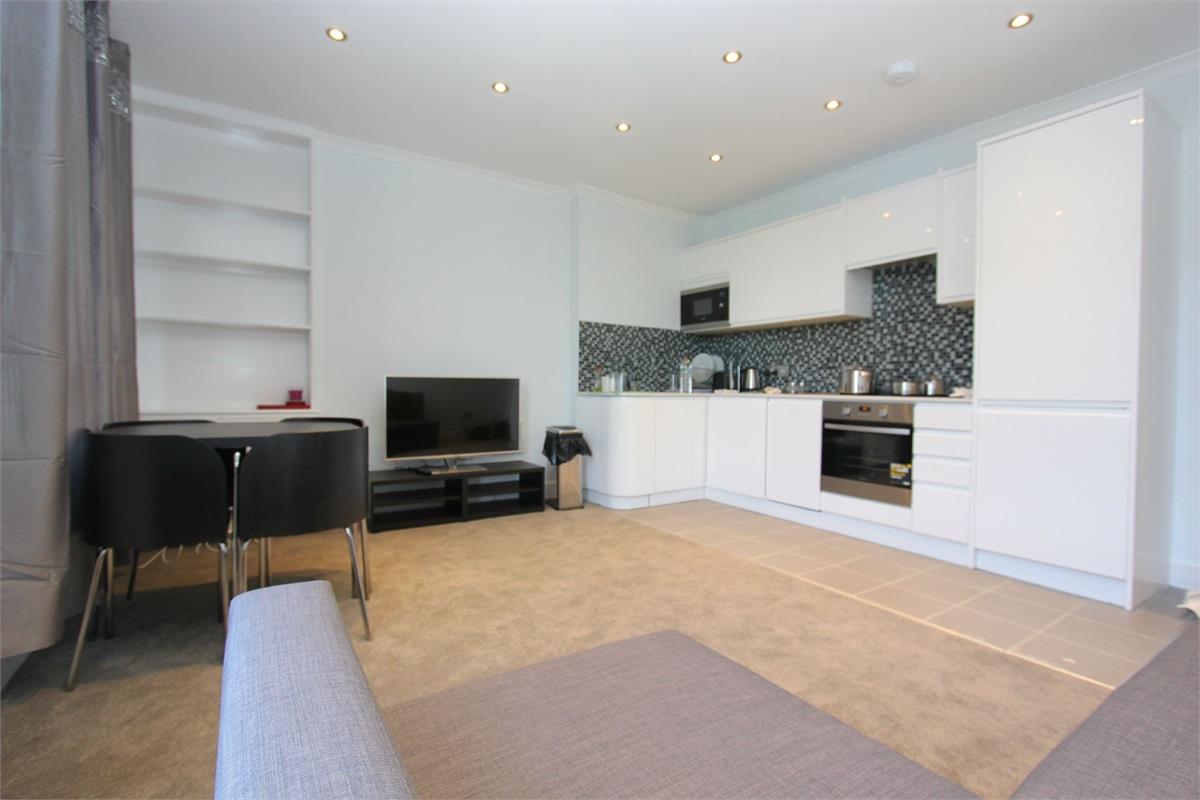 Flat Cumberland Street in City of Westminster