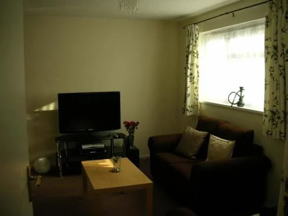 House Hindhead Close in Greater London