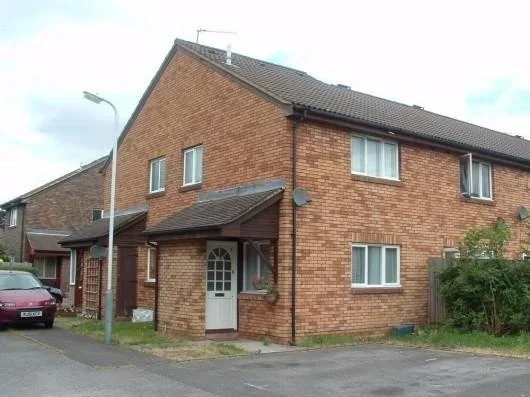 House Hindhead Close in Greater London