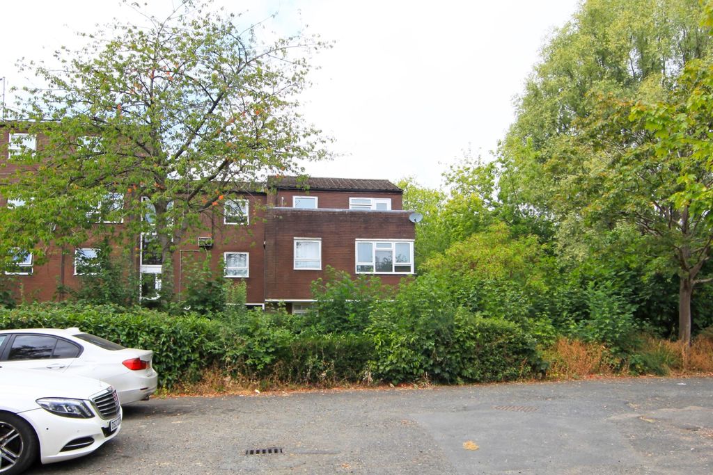 Flat Randlay Avenue in Telford
