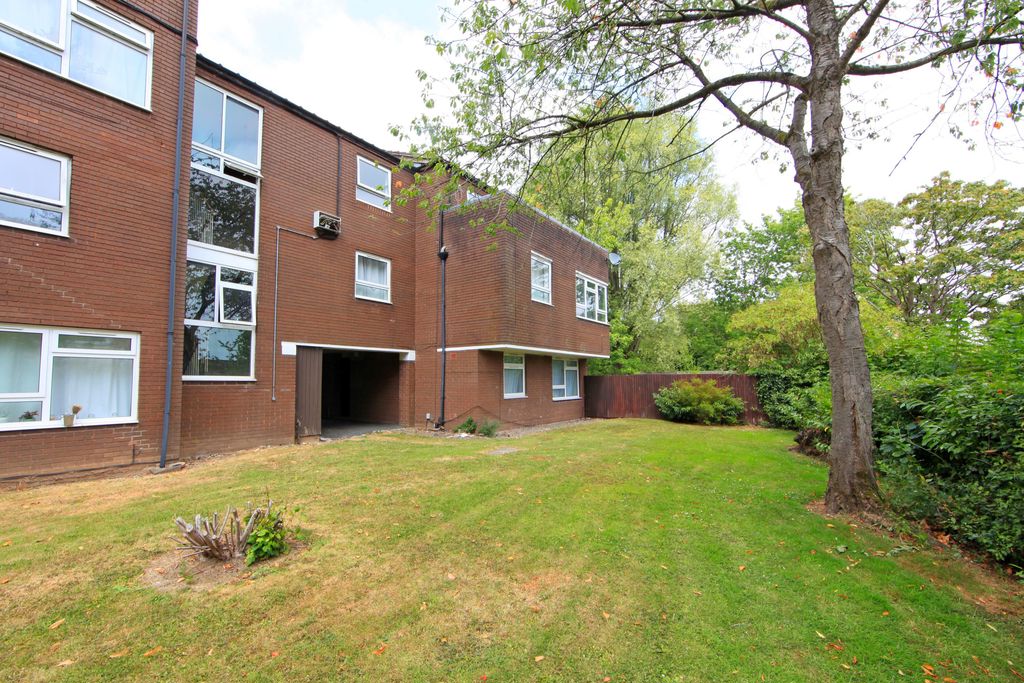 Flat Randlay Avenue in Telford