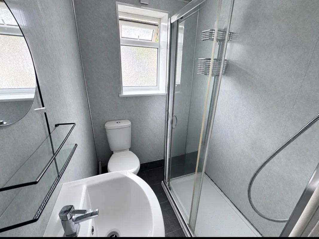 Room Craiglee Drive in Cardiff County