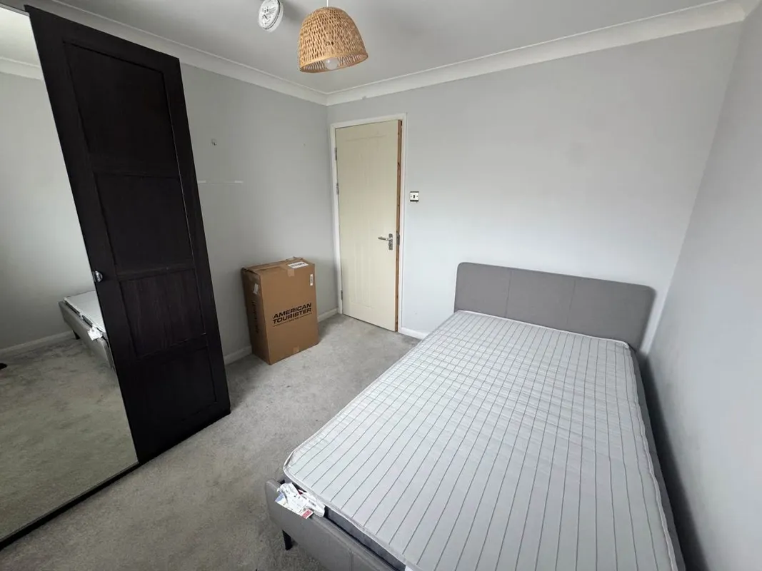 Room Craiglee Drive in Cardiff County