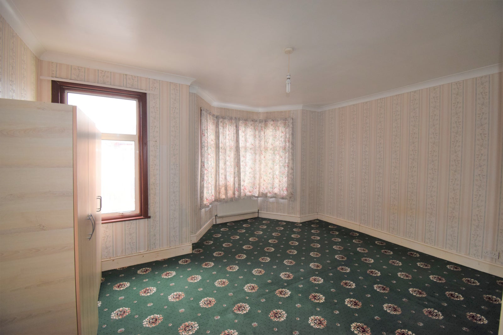 Flat First Avenue in Greater London
