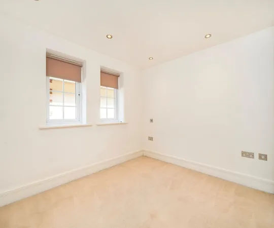 Flat Sheerwater Road in Woking