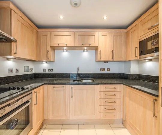 Flat Sheerwater Road in Woking