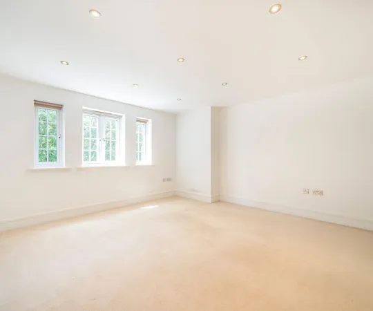 Flat Sheerwater Road in Woking