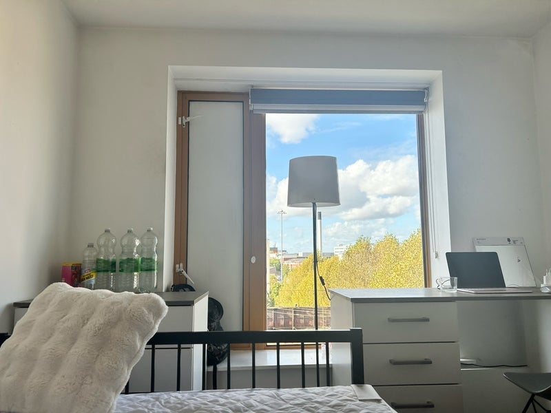 Room Bax Road in Manchester