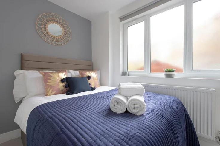 Flat Poynton Road in Greater London