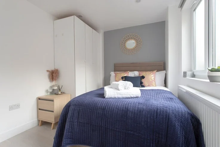 Flat Poynton Road in Greater London