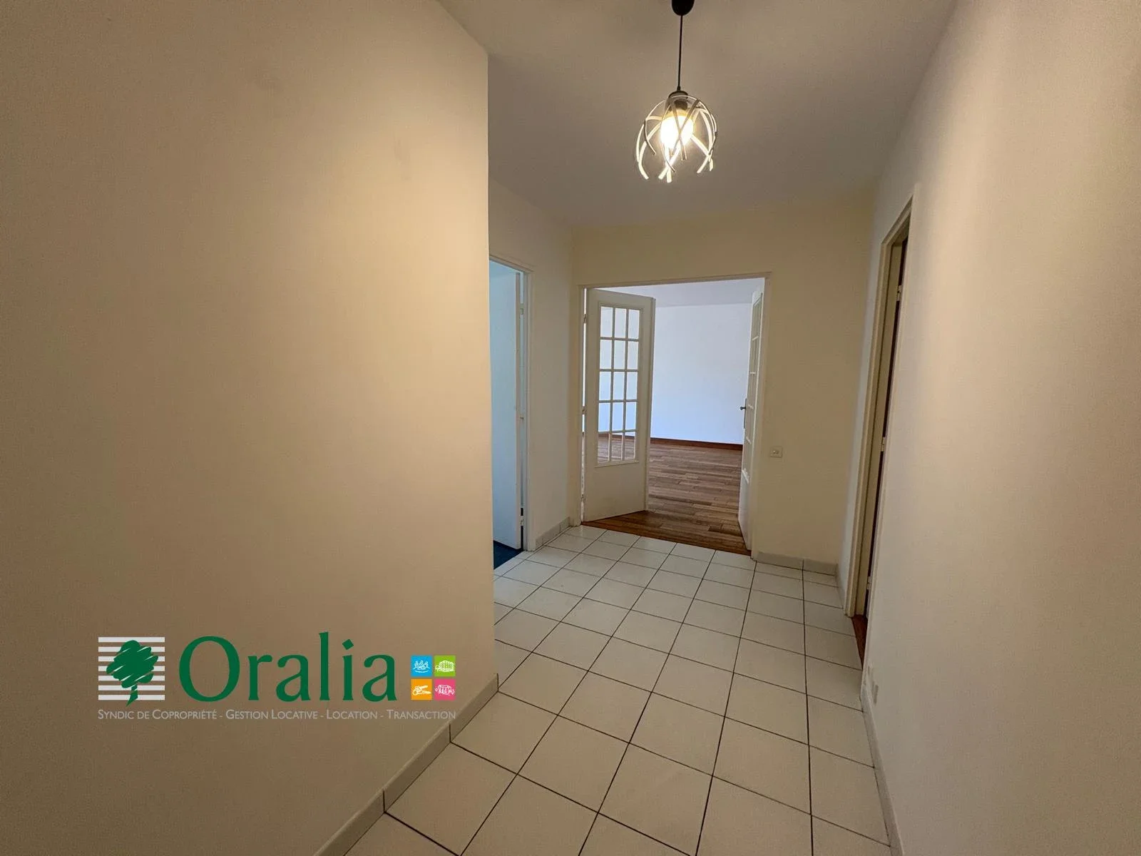Flat Rue du Val d'Or in Saint-Cloud