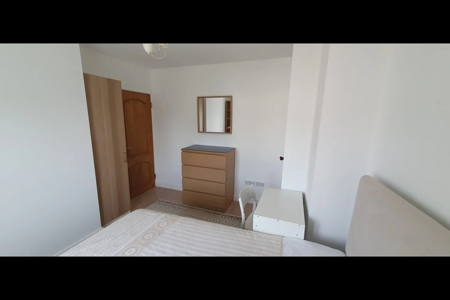 Room Westfield Road in Greater London