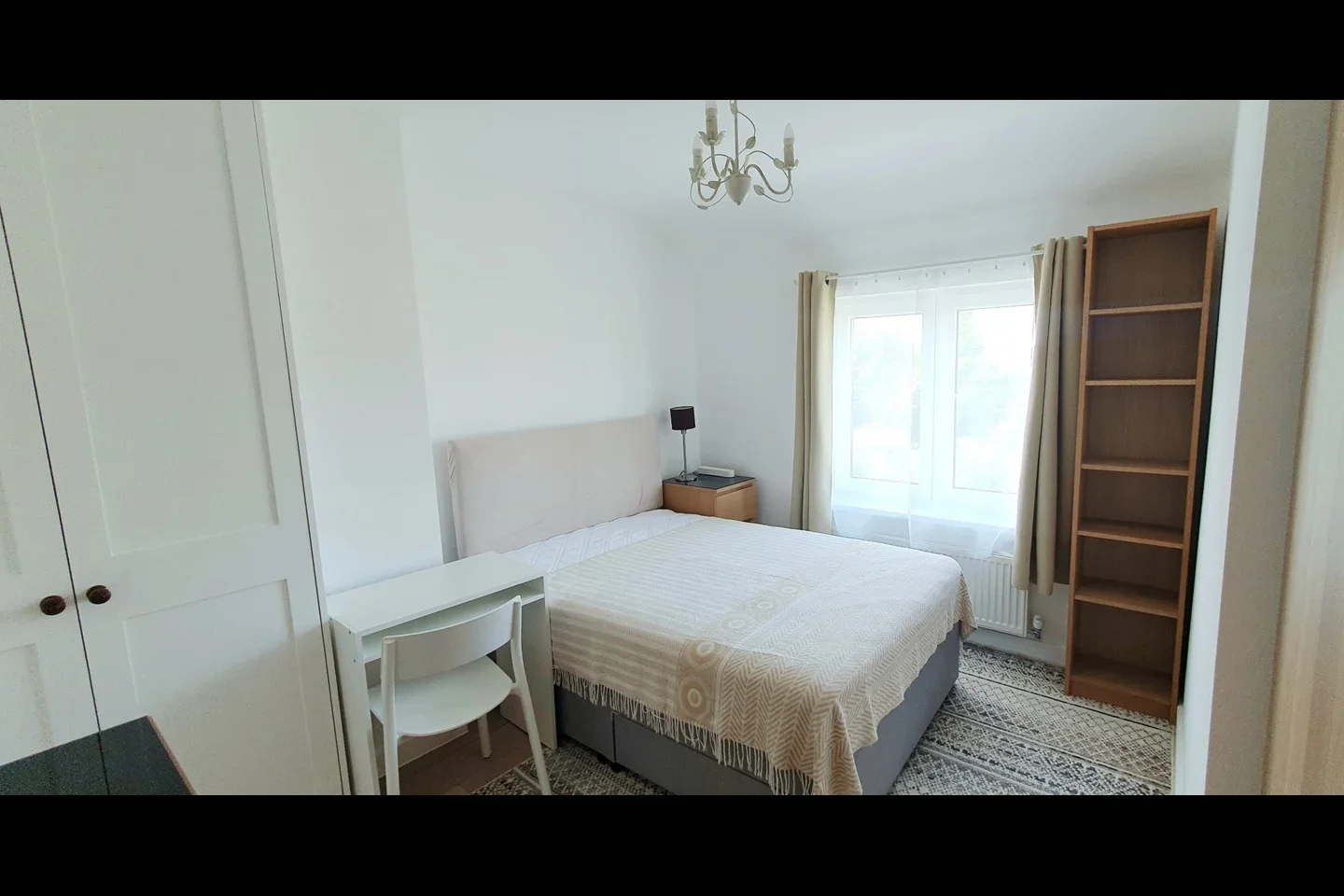 Room Westfield Road in Greater London