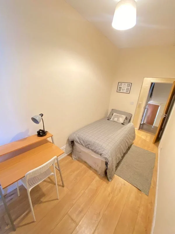 Room Farleigh Road in Greater London