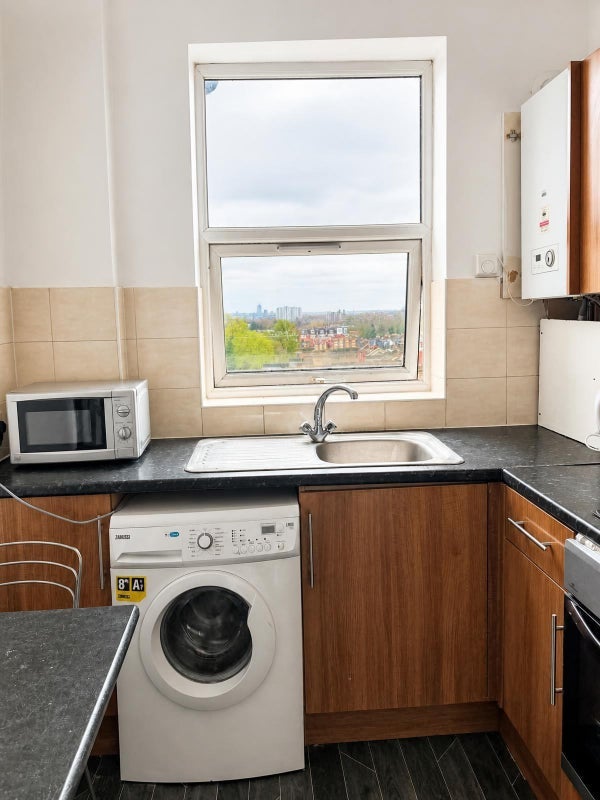 Flat Wightman Road in Greater London