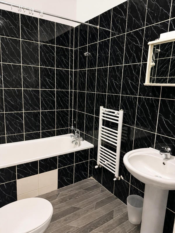 Flat Wightman Road in Greater London