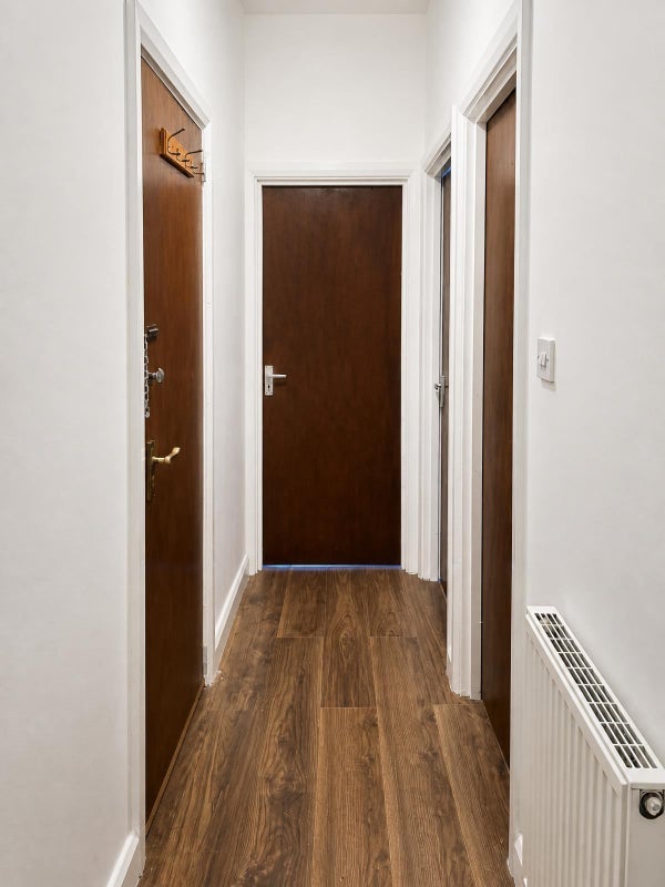 Flat Wightman Road in Greater London
