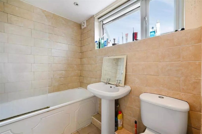 Room Maysoule Road in Greater London