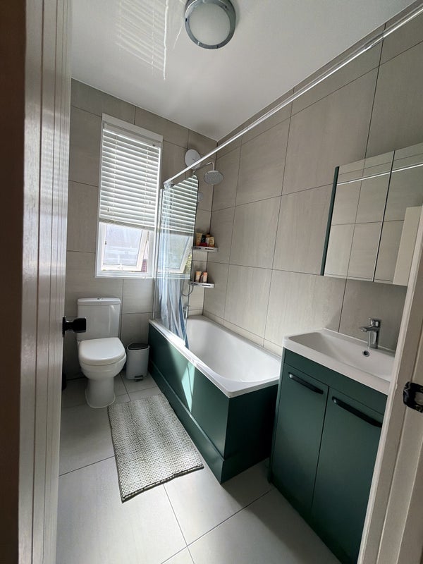 Room Clements Road in Greater London