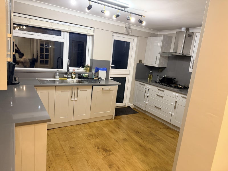 Room Clements Road in Greater London
