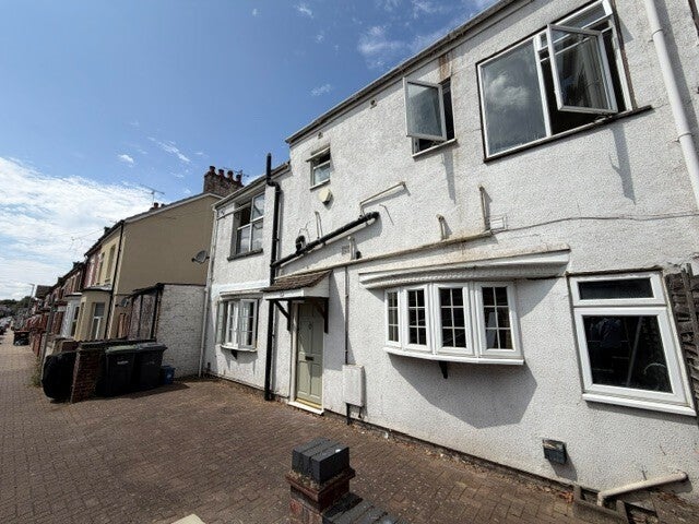 House Reginald Street in Luton