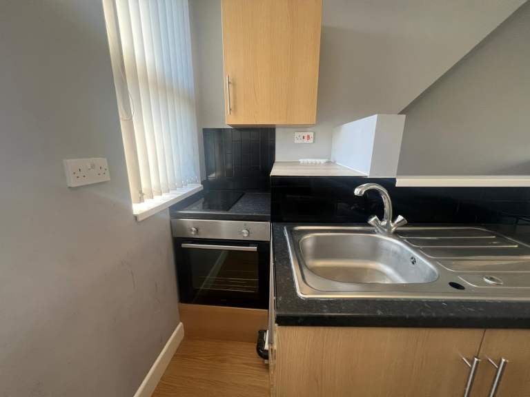 Flat Greenford Road in Greater London
