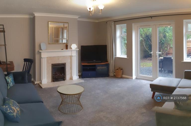 Flat St Margaret's Close in Iver Heath