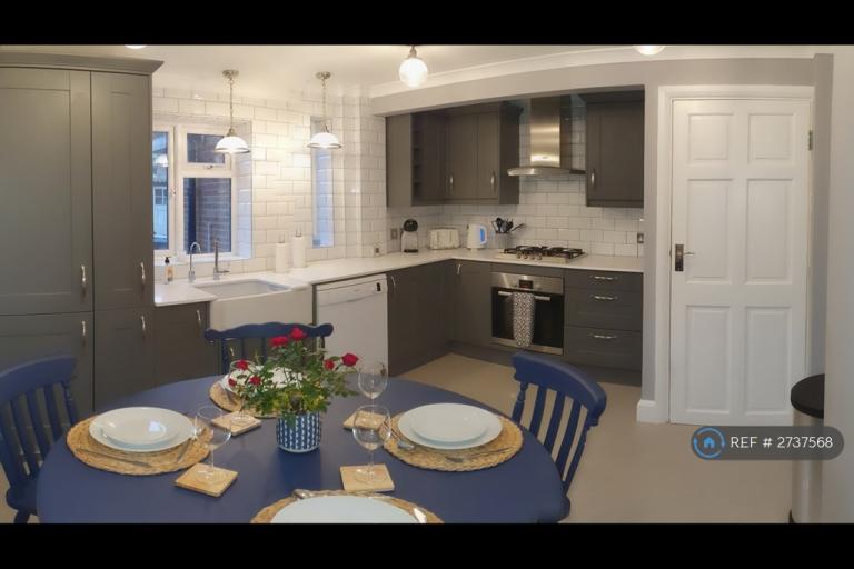 Flat St Margaret's Close in Iver Heath