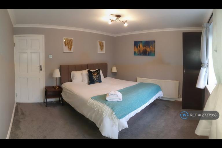 Flat St Margaret's Close in Iver Heath