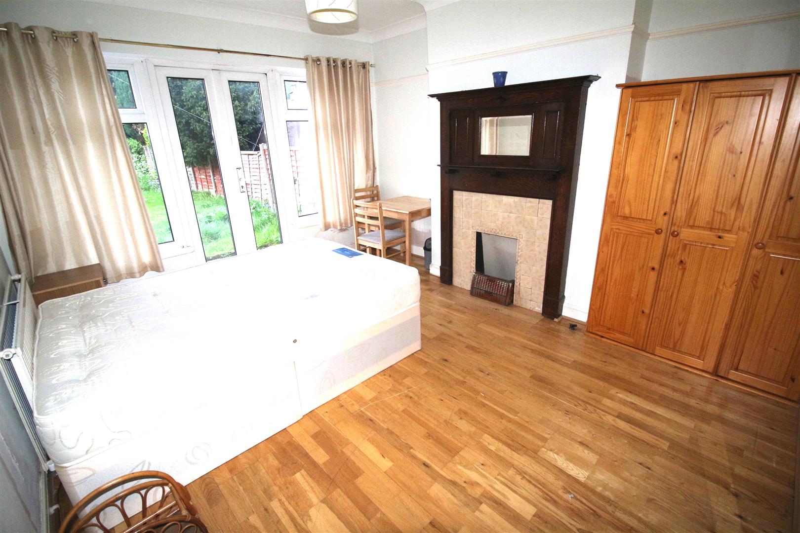 Room Alicia Avenue in Greater London