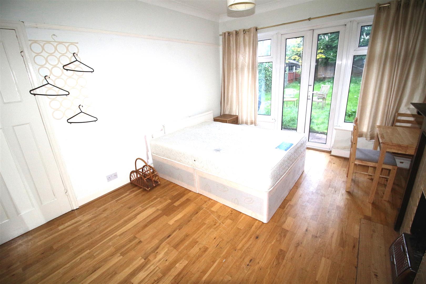 Room Alicia Avenue in Greater London