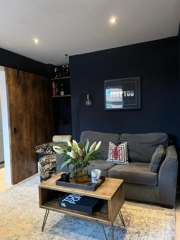 Flat Hackney Road in Greater London