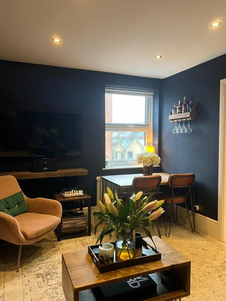 Flat Hackney Road in Greater London
