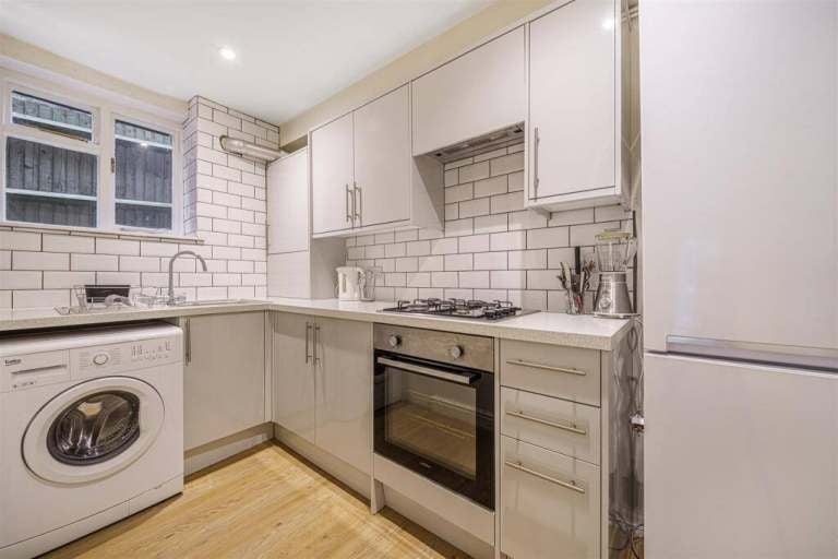 Flat Palace Road in Greater London