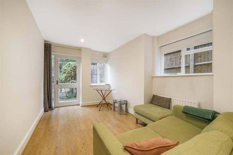 Flat Palace Road in Greater London