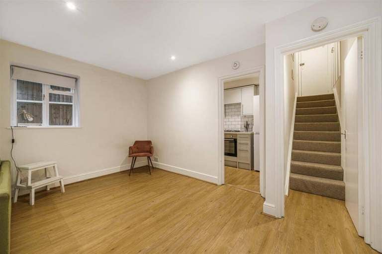Flat Palace Road in Greater London
