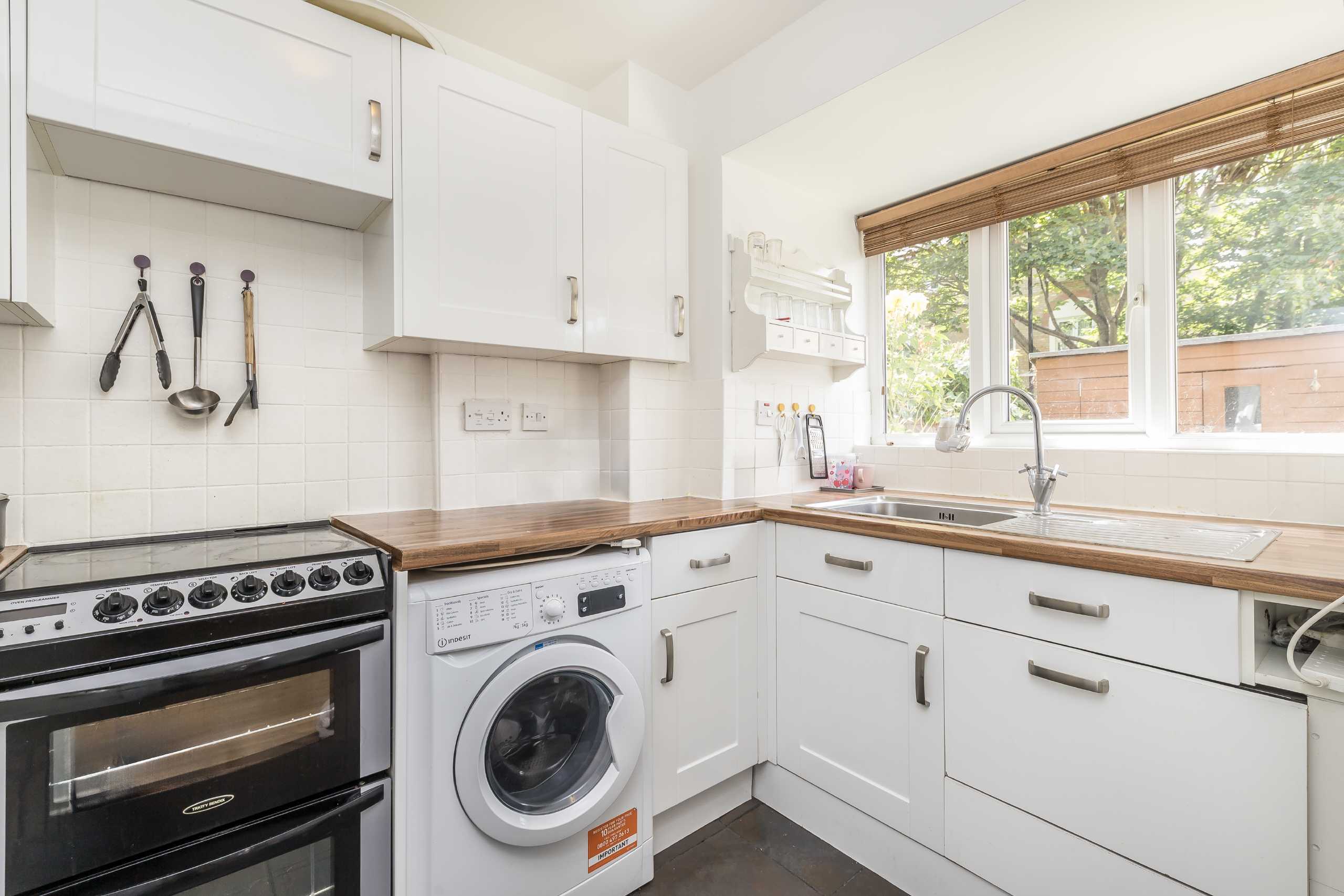 House Longfellow Way in Greater London