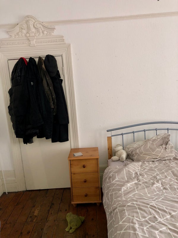 Room Ferme Park Road in Greater London