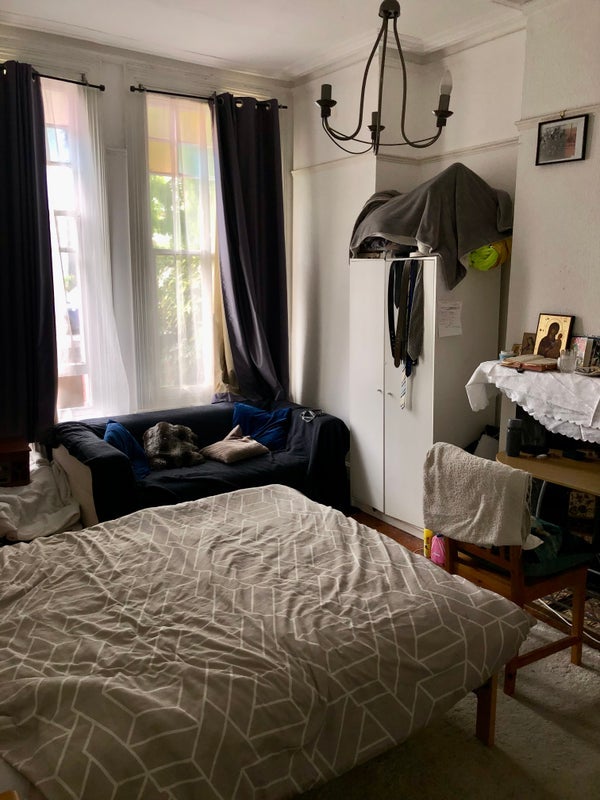 Room Ferme Park Road in Greater London