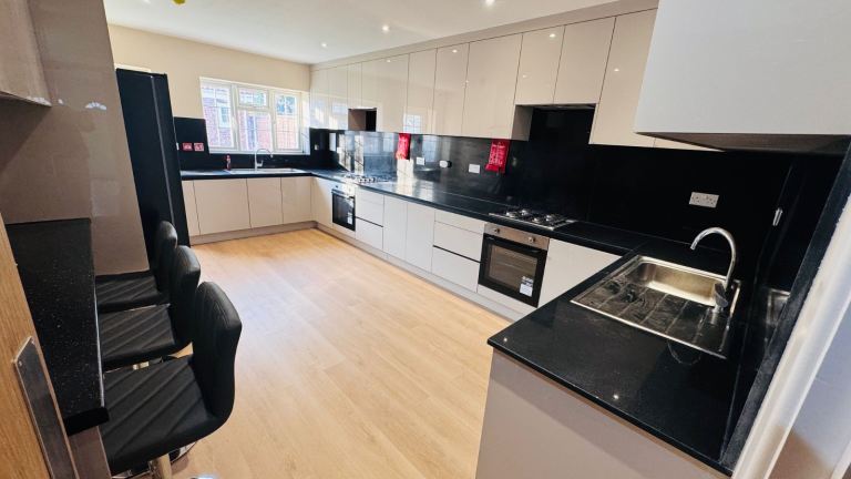 Flat Parlaunt Road in Slough