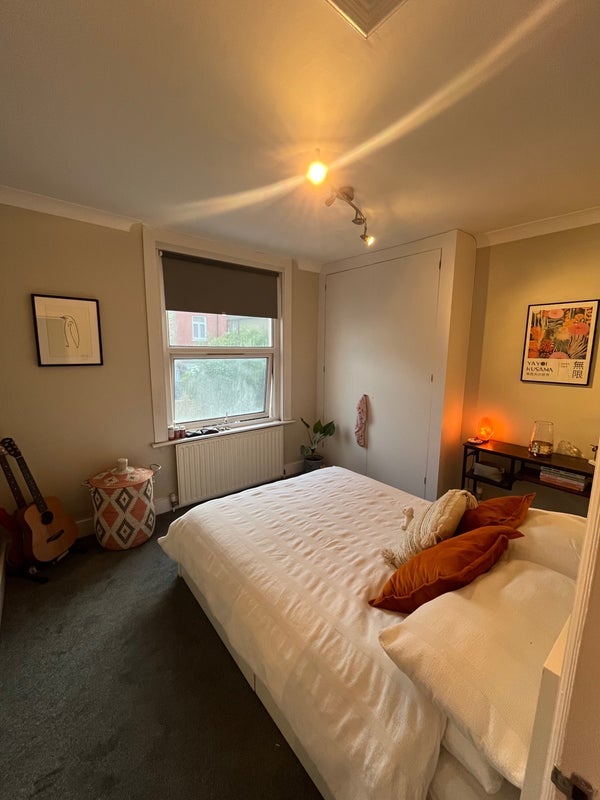 Room Rowfant Road in Greater London