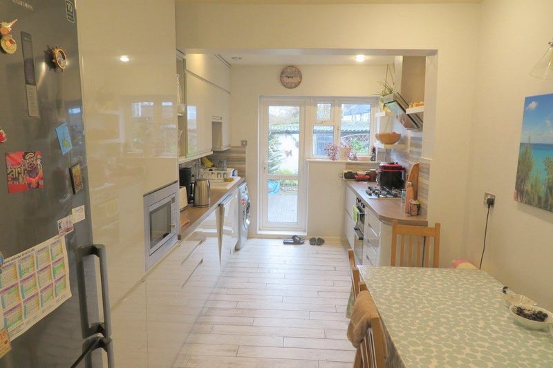 Room Wharncliffe Road in Greater London