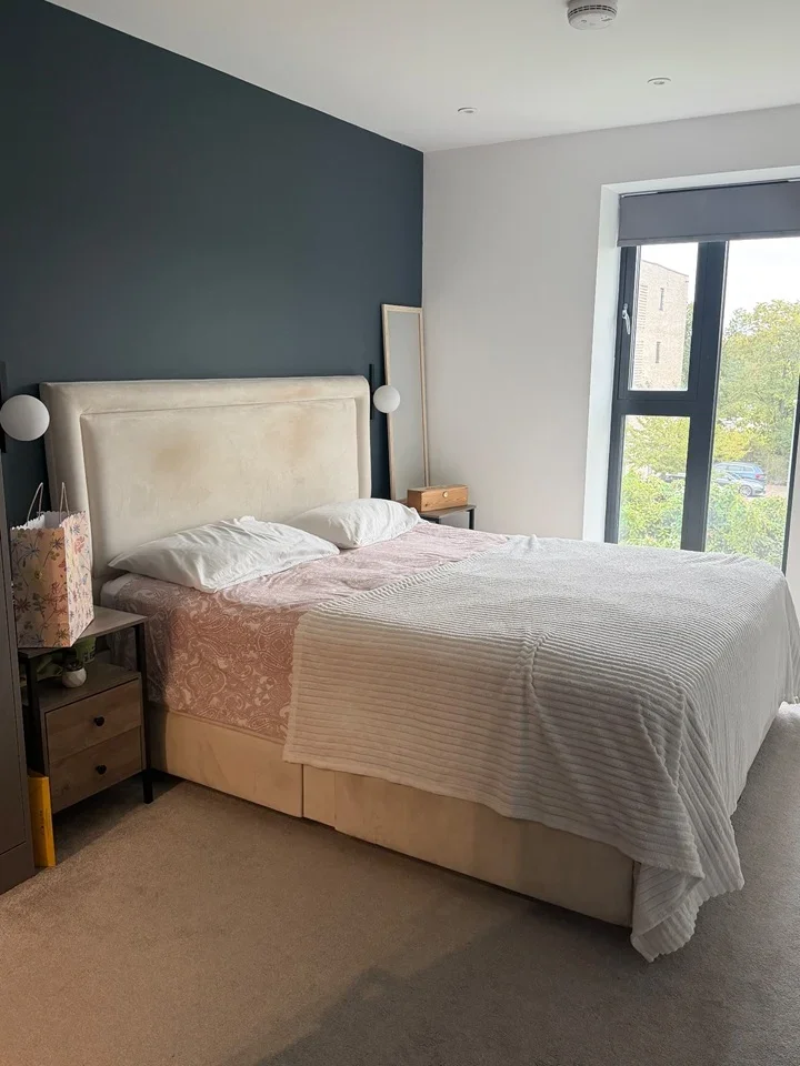 Room Telegraph Avenue in Greater London